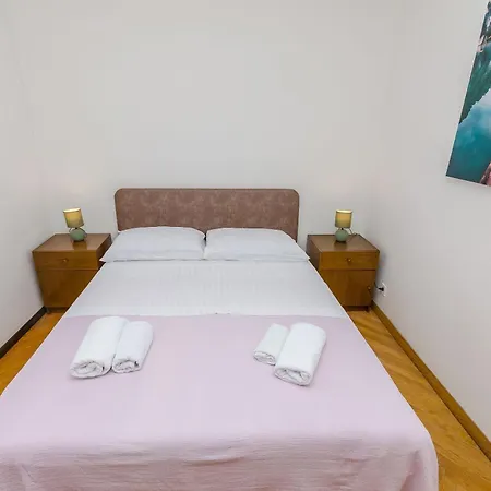 Tabak Apartment *