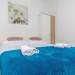 Tabak Apartment *