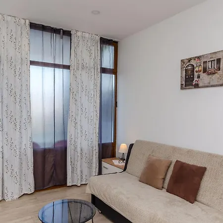 Tabak Apartment *